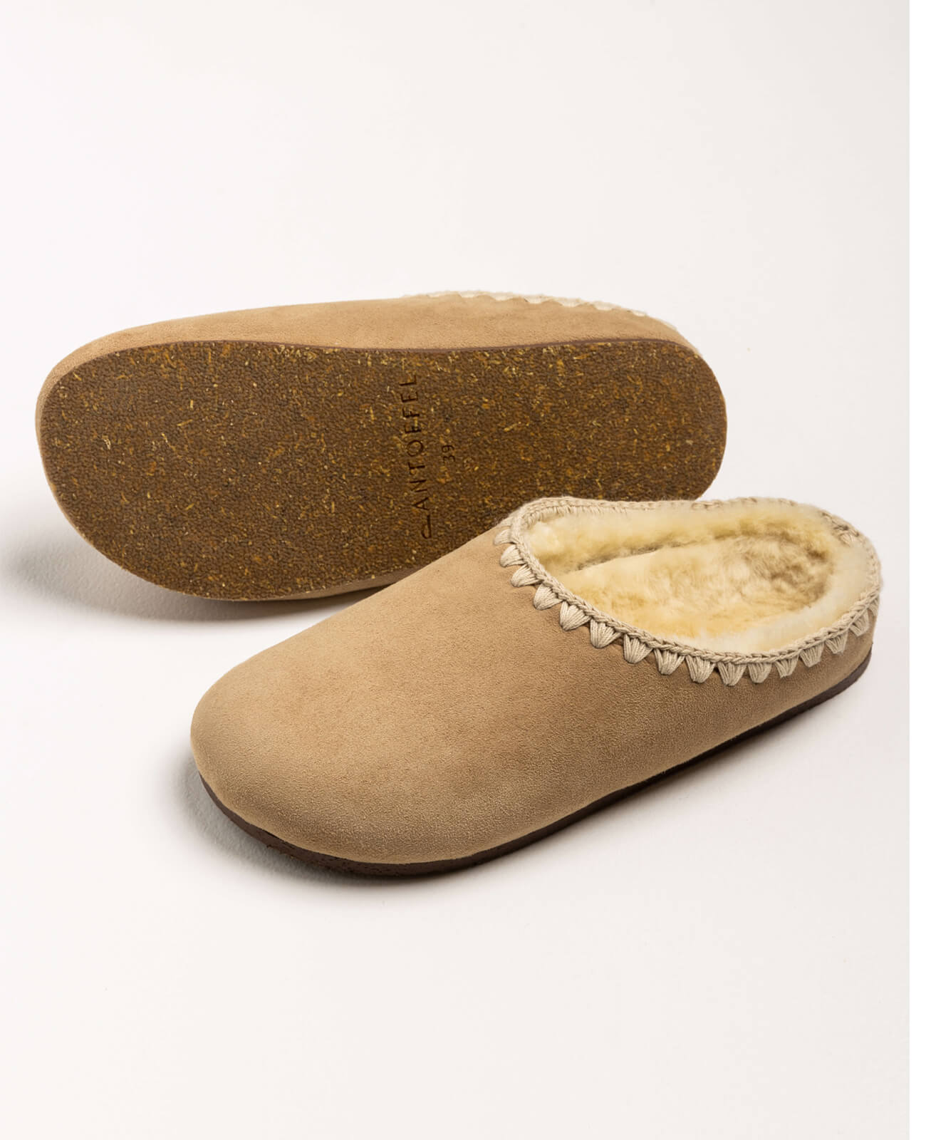 Pantoffel Lief slippers in natural beige suede with a cozy cream-colored sheepskin lining and delicate stitched accents, crafted for ultimate comfort.