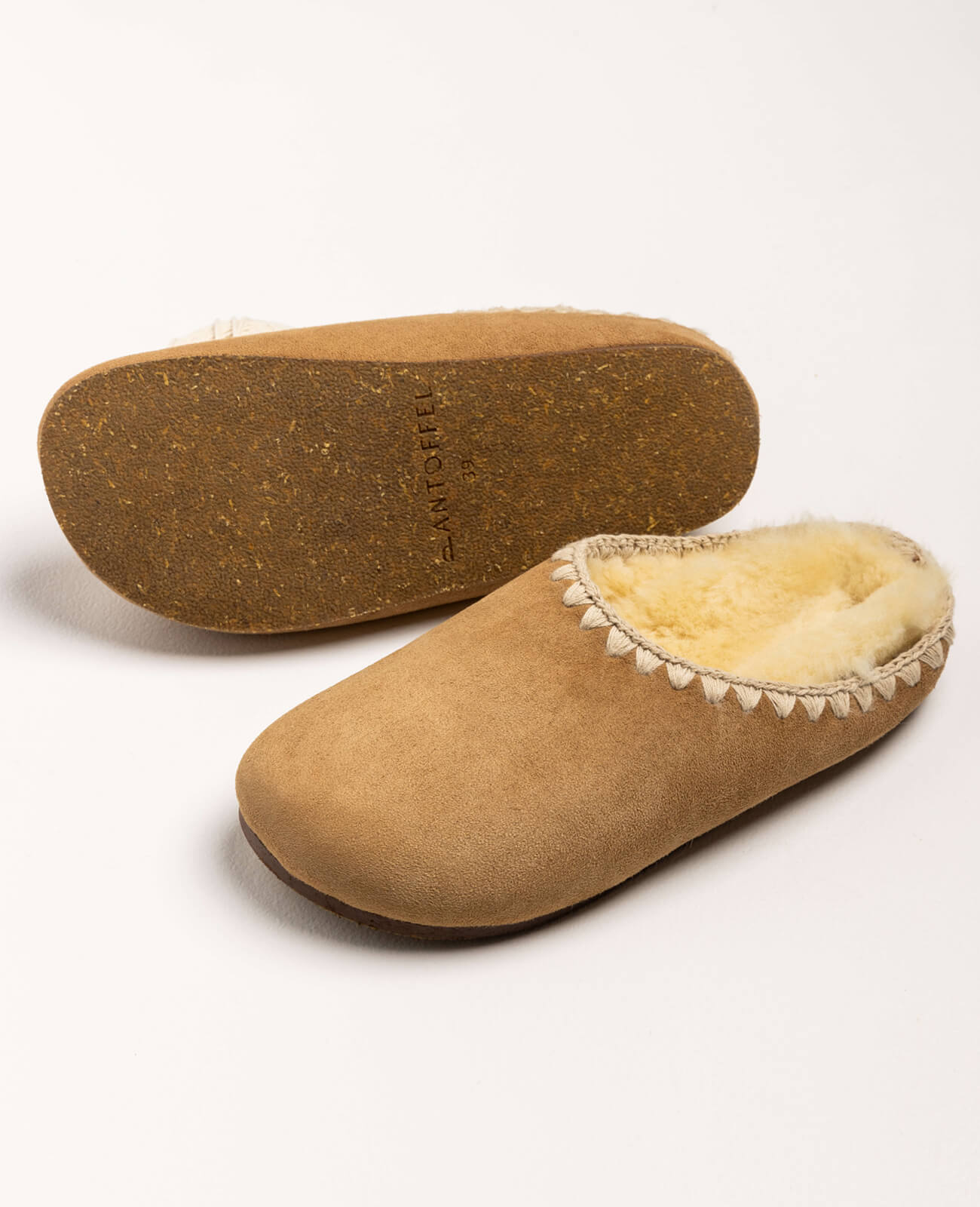 Pantoffel Lief slippers in tan suede, featuring intricate hand-stitched detailing and soft yellow sheepskin lining for a timeless look.